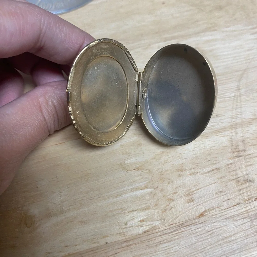 Vintage Pill Box Trinket Case Gold Tone Yellow/Green Cabochon Etched Floral